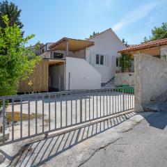 Pet Friendly Apartment In Rogoznica