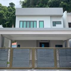 Hillside House, Ipoh Garden, Max 9 pax, Hillview, No parties & events, No pets