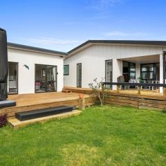 Beachy Serenity - Waihi Beach Holiday Home