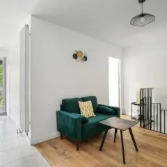 Duplex apartment downtown with parking