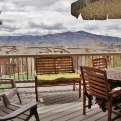 Walk to Slopes, Heated Pool & Hot Tub, Ground Level Unit
