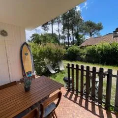 Appartement avec chambre, terrasse et jardinet proche plage, forêt pins, piste cyclable, lac
