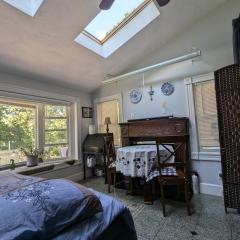 Large Suite w/ Private Bath,great location