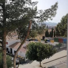 Views, Family & Private Parking in Alto Albayzín