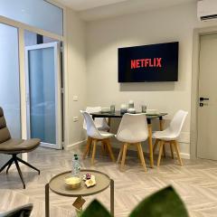 - Free Parking - Comfy City Center Apartment -