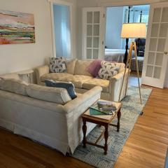 Suzy Q's Cozy Downtown Retreat