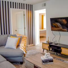 Cozy Condo, Minutes from Broadwy, Sleeps 5