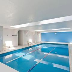 Steps to Palacio de Bellas Artes, Pool, Gym