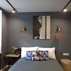 24 Mezhygirska str 24, Apartments in historical parts, Podil