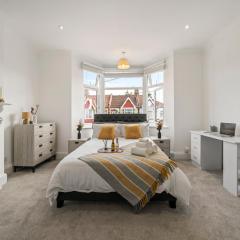 Award Winning 2025 - Wembley Luxury Apartment 2BR Stay Next to Stadium plus Free Parking