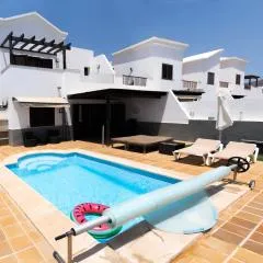 Beautiful and luxurious villa with heated pool and free Wi-Fi in Playa Blanca.