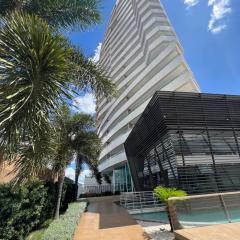 Apartamento confortável, localização extra -recepção 24h- Varanda com vista panorâmica