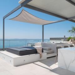 Penthouse La Vie with seaview and jacuzzi