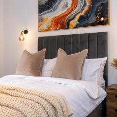 Midnight Manor-High Speed Wi-Fi-Cinema Room-Sleeps6