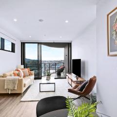 Above Brisbane King Suite with Rooftop Pool Deck