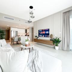 Sky High Luxury 50th FLR Lux 2BDR Apartment in Downtown