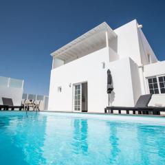 Casa Leize Piscina climatizada, Vistas & AC 10 Minutes walk from Marina Rubicón