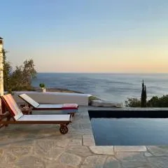 AVRA, a serene Cycladic villa with private pool overlooking the Aegean Sea