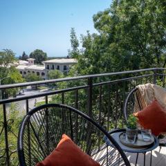 Top Location Miraj Deluxe Two-Bedroom Suite