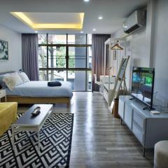 Airport studio's cosy room #workation #longstay