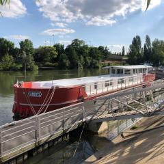 Péniche Design 115m2 sur la Seine à Proximité de Paris