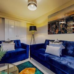 Spacious 4 Bedroom, 3 Bath House by Jesswood Properties Contractors, Business and Leisure with Free Parking and WIFI