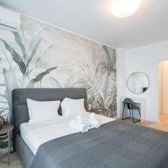 Majestic Apartments- with Parking