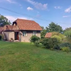 Chatka przy kapliczce