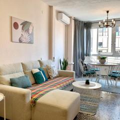 Centrally-Located, Spacious Flat at Historic Centre & short walk to Beach