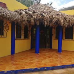 La casa de piedra y colores en Chichén Itzá