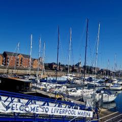 Luxury Boat Stay Liverpool sleeping 6 WiFi