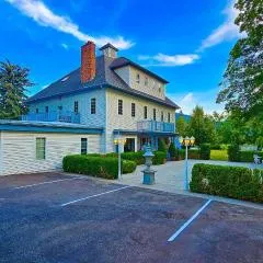 Gardenview Estate Bed and Breakfast