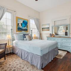 Charming Savannah Duplex Courtyard Parking