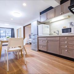 Charming Guesthouse in the Heart of Okubo 丶Steps to Metro and Convenient Travel! EoW4