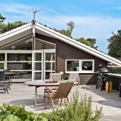 Nice Home In Sjællands Odde With Wifi