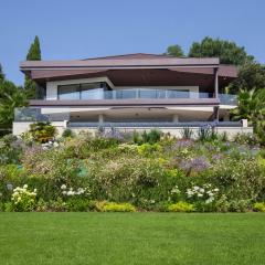 Villa Grace with Pool on the Lake