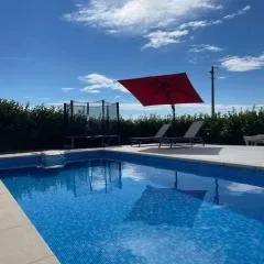 Rock'n'jazz apartment with swimming pool and beautiful sea view