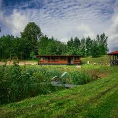 Domek na Mazurach nad stawem