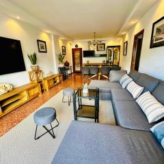 Newly renovated apartment, 6 mins to the beach