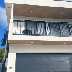 Surfside Retreat-Stylish Escape