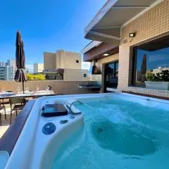 Linda COBERTURA com Jacuzzi e vista para o Mar