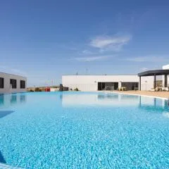 Home2Book Modern Bright Apt Abades, Pool & Terrace