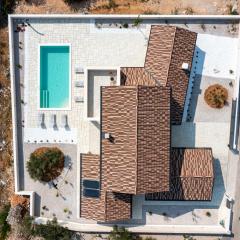 Villa Royal Stone with Pool, 350m from beach
