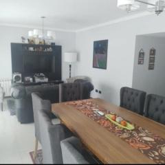 DPTO EN PLENO CENTRO 3 AMB con COCHERA no se acepta grupo de jovenes