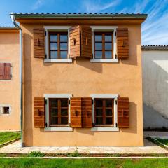 Awesome Home In Svetvincenat With Wifi