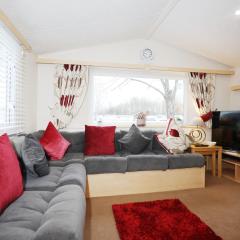 Stunning ST1 Lodge at Hoburne Cotswold, Breathtaking Views Over Mallard Lake