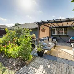 Outdoor Pool and Fire Pit Modern Austin Home