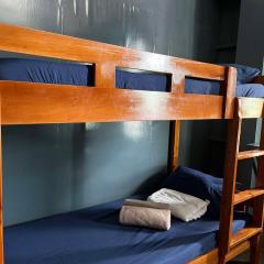 Backpacker's Lodge - Fan Room 1