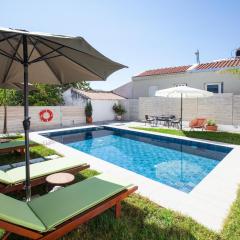 Peponas Residence