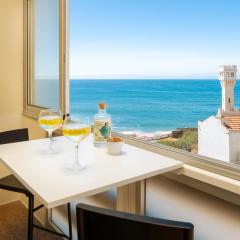 Beachfront apartment, 25m from the Beach with AC and Heating